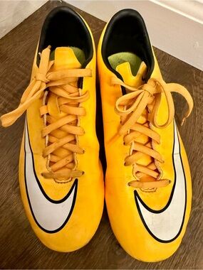 Nike Mercurial Vapor FG Soccer Cleats Youth 4Y Yellow